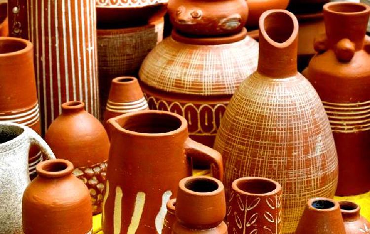 Шепчущая глина: Истории, рассказанные садовой керамикой