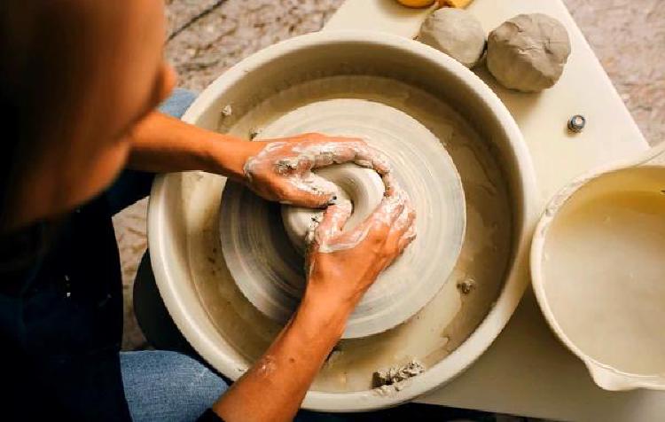 Ремесленные традиции: Неподвластная времени красота керамики ручной работы